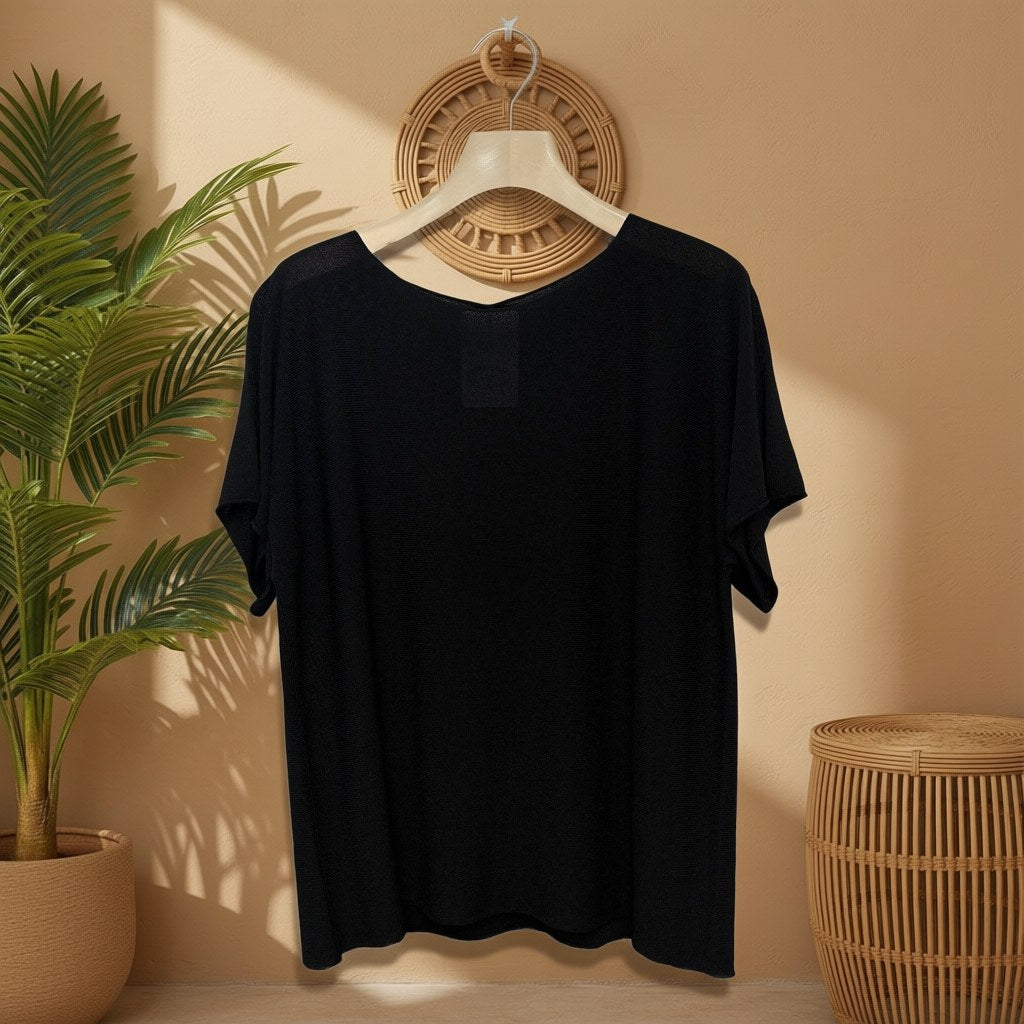 Camiseta Noa colgada en un ambiente para mujer Angara Moda