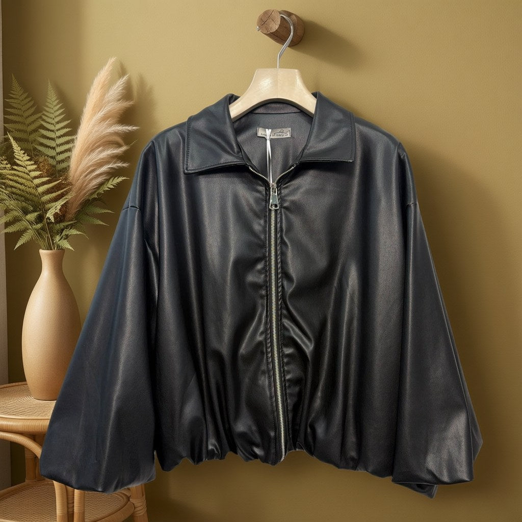 Chaqueta Ceres colgada en un ambiente para mujer Angara Moda