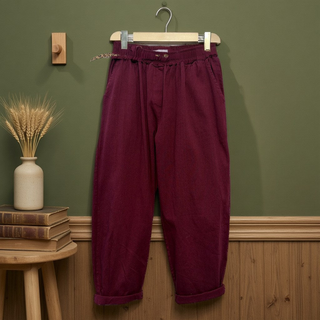 Pantalón Ornella colgada en un ambiente para mujer Angara Moda