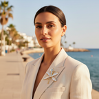 Broche orquídea sobre modelo