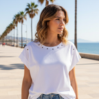 Camiseta Nera blanca sobre modelo
