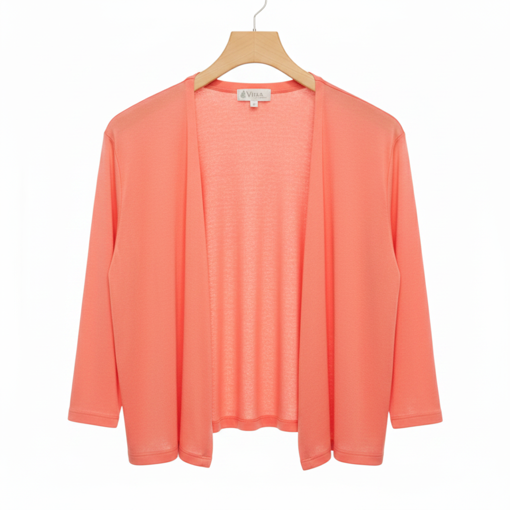 Chaqueta coral en percha fondo blanco