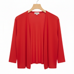 Chaqueta roja en percha fondo blanco