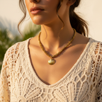 Collar Almejita sobre modelo