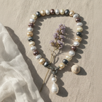 Collar Goyi flat lay