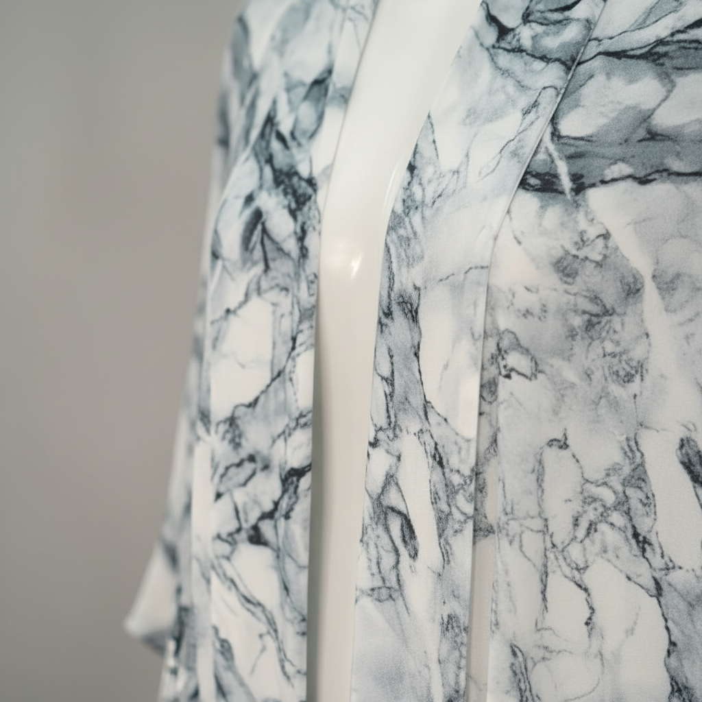 Detalle cuello kimono tormenta