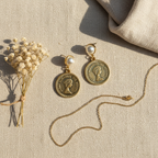 Flat lay pendientes chocolatina
