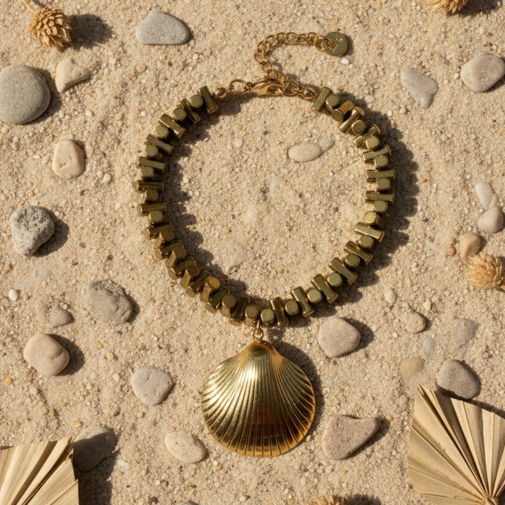 Pulsera Almejita sobre fondo natural