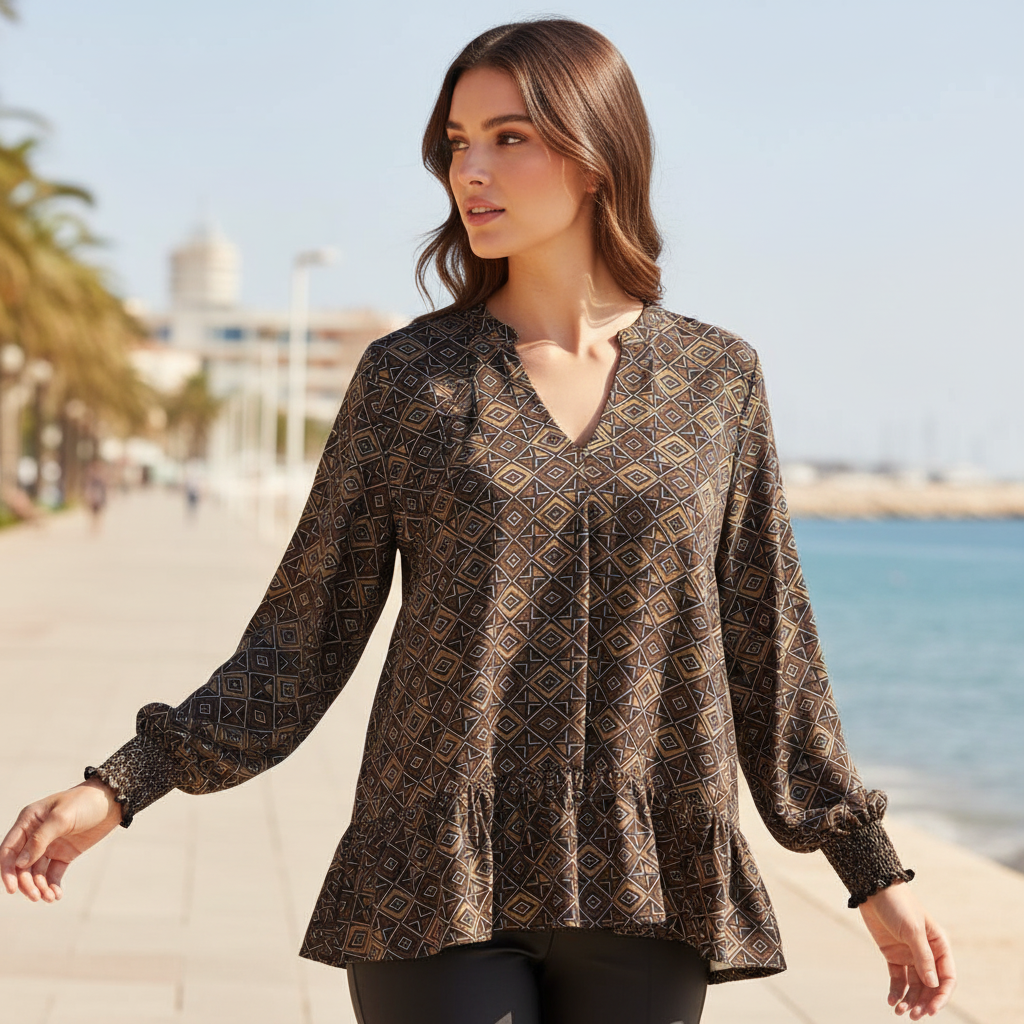Blusa Plata estampado geométrico modelo paseo marítimo Angara Moda