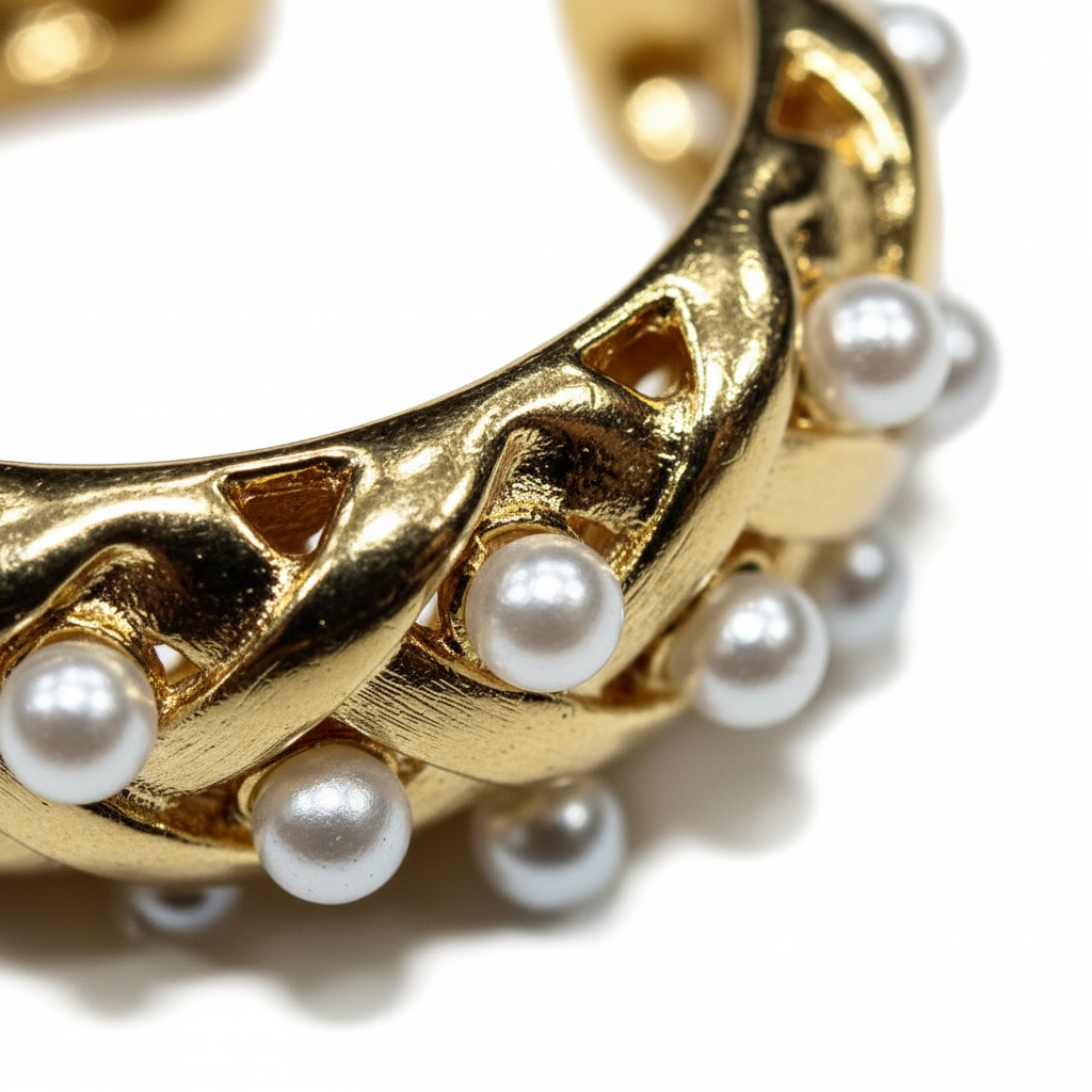 Macro trenzado metal perlas nacaradas aro Eloísa detalle Angara Moda