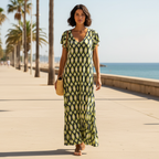 Vestido largo adela estampado ogee sobre modelo paseo marítimo Angara Moda