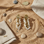 Pendientes Mairena perlas naturales dorado fondo natural arena lino Angara Moda