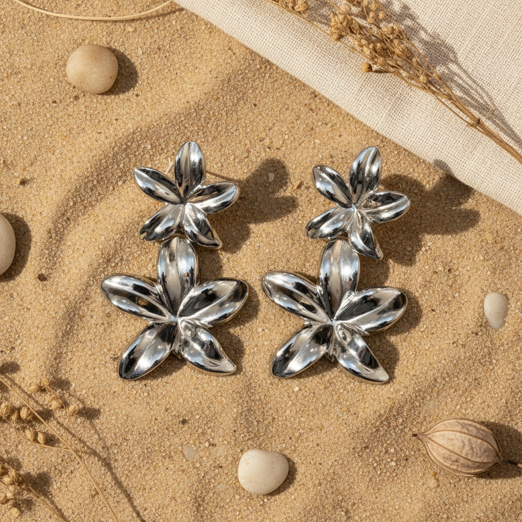 Pendientes nenúfar doble flor metal espejo par completo fondo natural arena lino Angara Moda