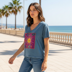 Camiseta Solete bordado Tulum sobre modelo paseo marítimo Angara Moda