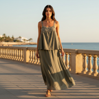 Conjunto Laurel sobre modelo en paseo marítimo mediterráneo