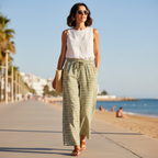 Pantalón palazzo gingham verde oliva sobre modelo