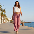 Pantalón palazzo plisado sobre modelo