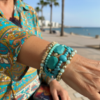 Pulsera Cleopatra sobre modelo muñeca