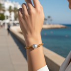 Pulsera Júpiter sobre modelo muñeca