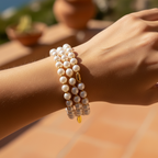 Pulsera triperla sobre muñeca