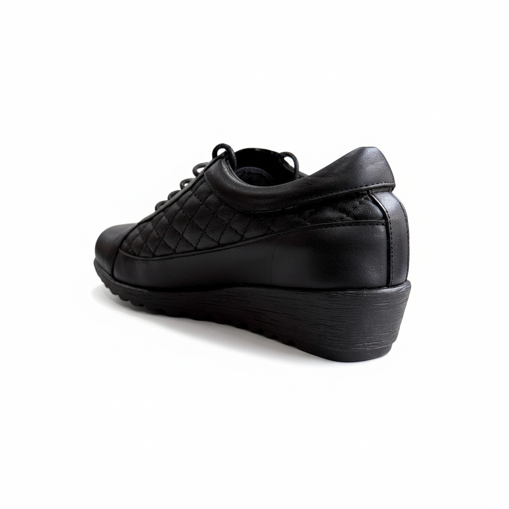 Zapato deportivo negro con fondo blanco
